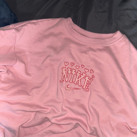 ❤️ Nike logo embroidered crewneck ❤️ - Picture 5 of 6
